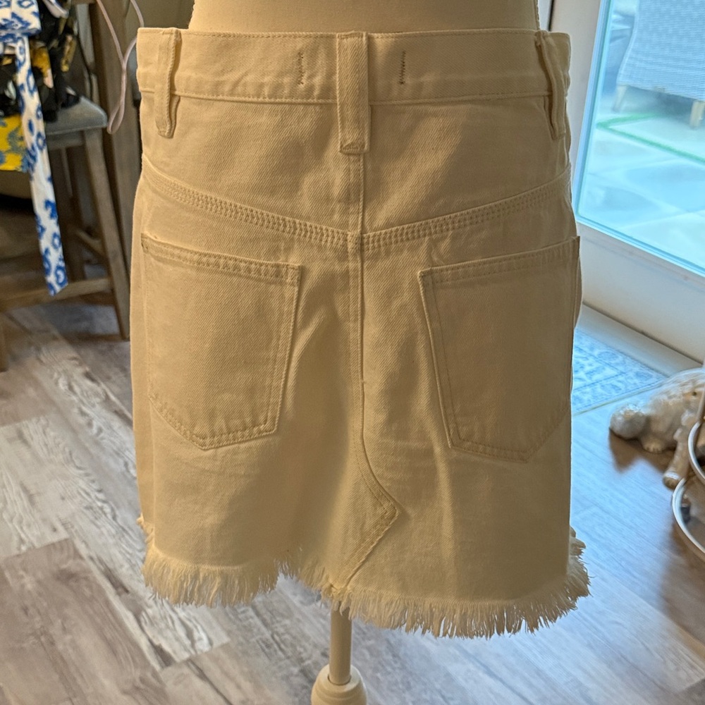 We the People Women's Cream Frayed Hem Shorts - Picture 2 of 3